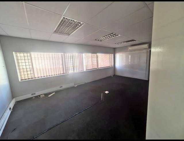9,058M² BUILDING FOR SALE IN TUNNEY
